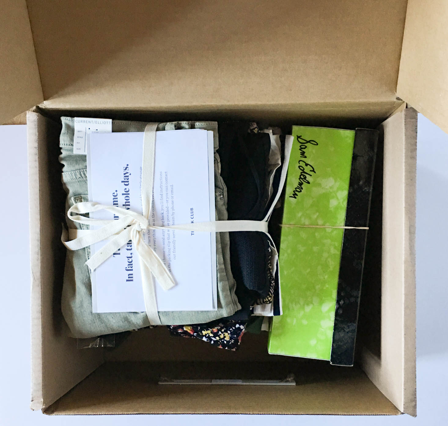 Trunk-Club-February-2017-Inside-Box