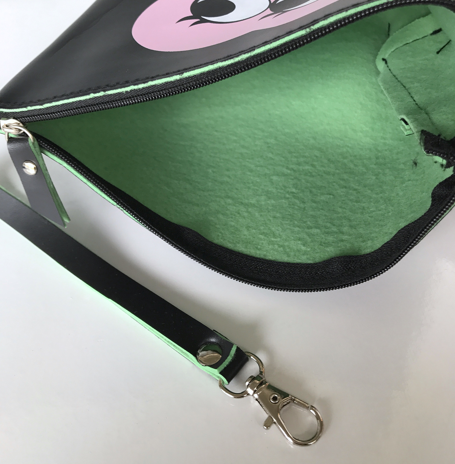 WIN-Beauty-Kit-February-2017-Bag-Closeup