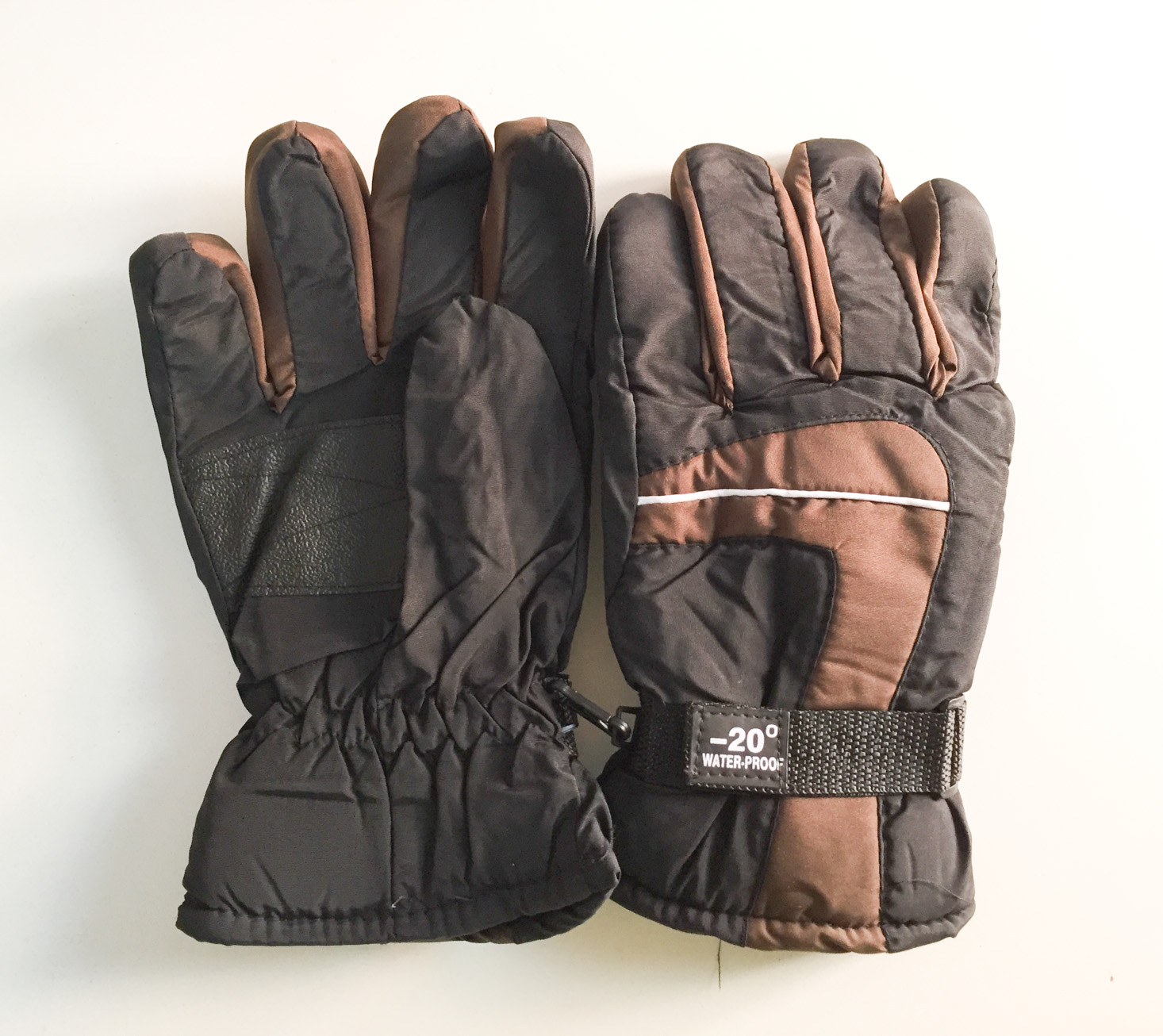 mystery-box-of-awesome-february-2017-gloves