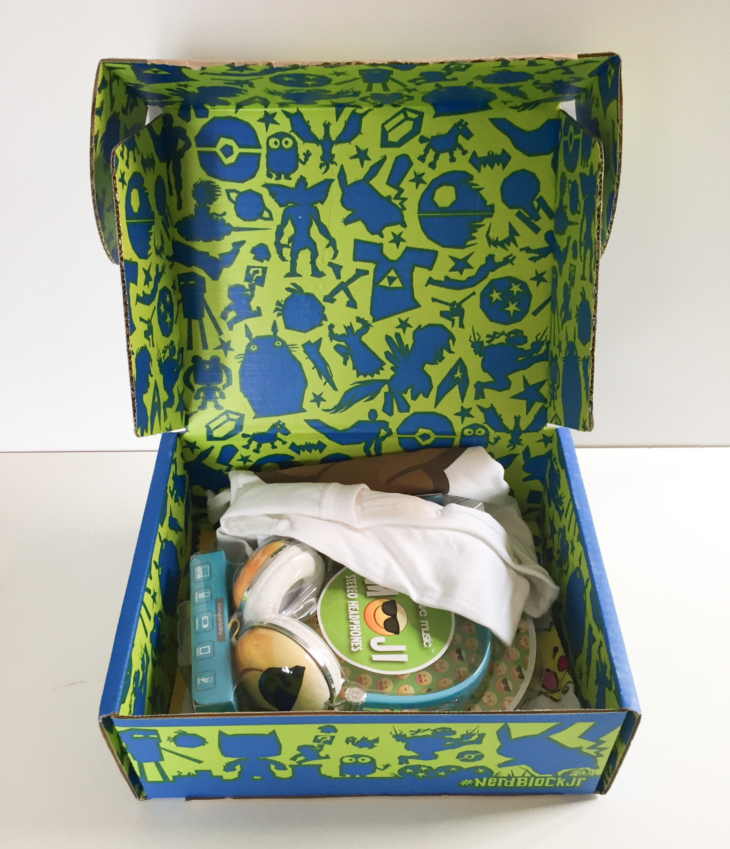 nerd-block-jr-boys-february-2017-box-inside