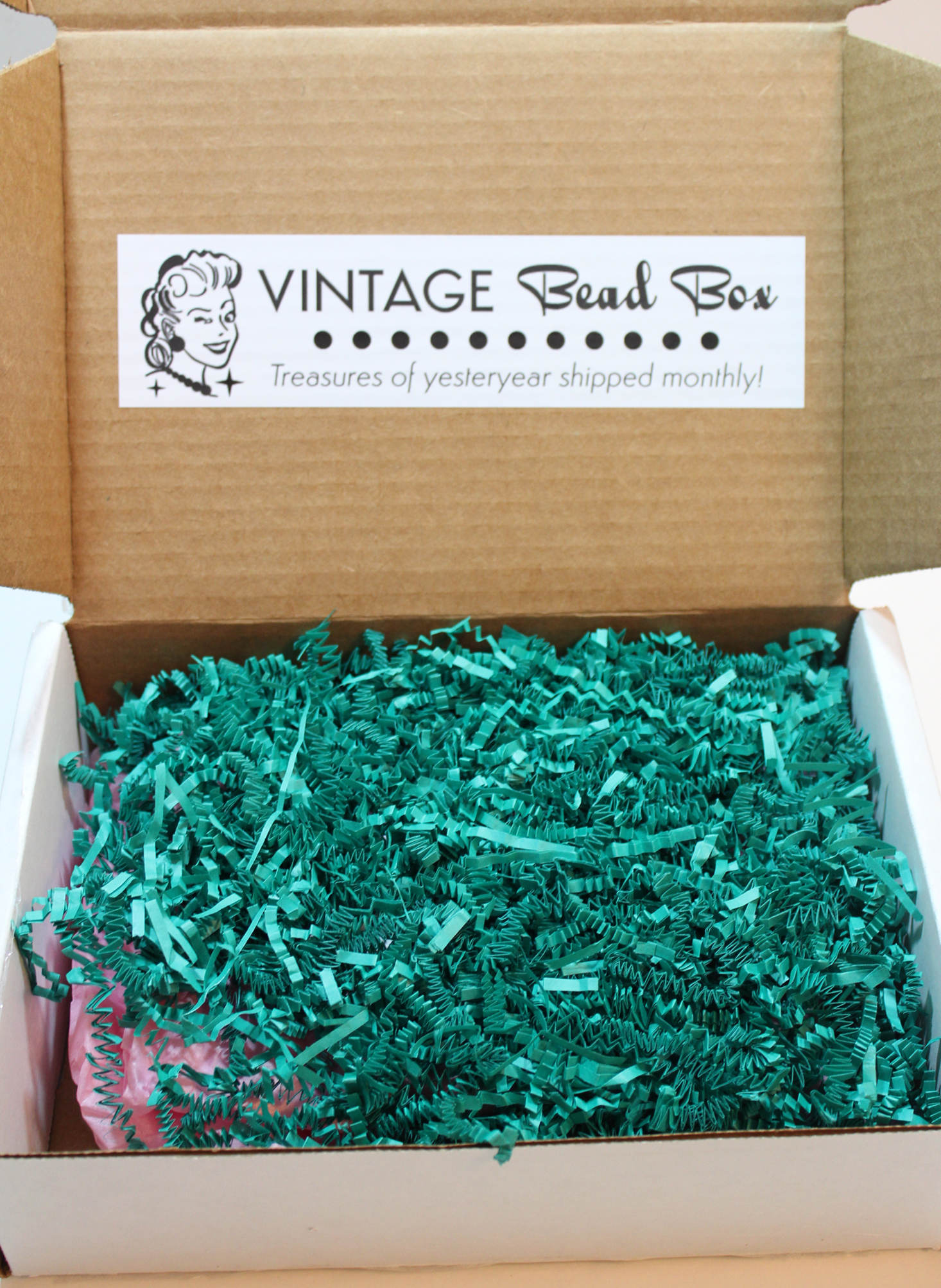 vintage-bead-box-march-2017-inside