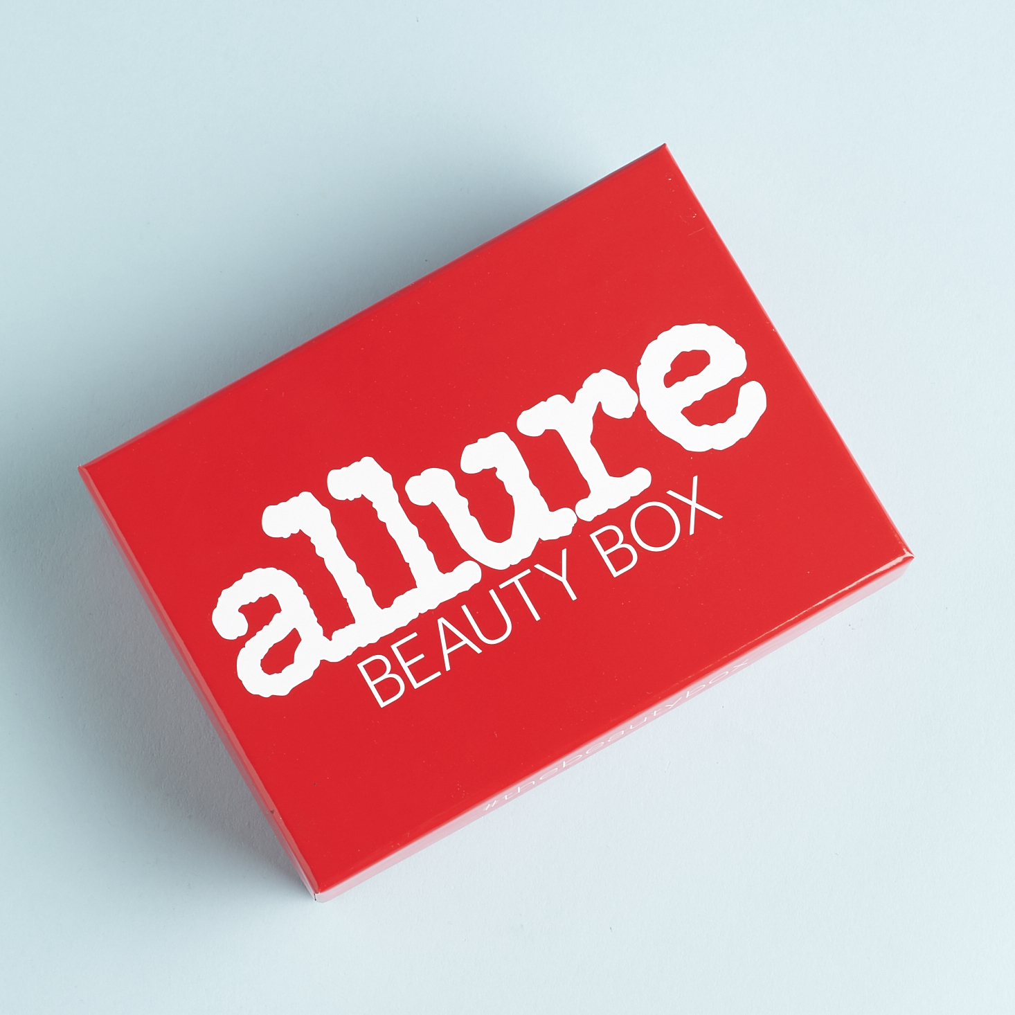 Allure-beauty-box-april-2017-0001