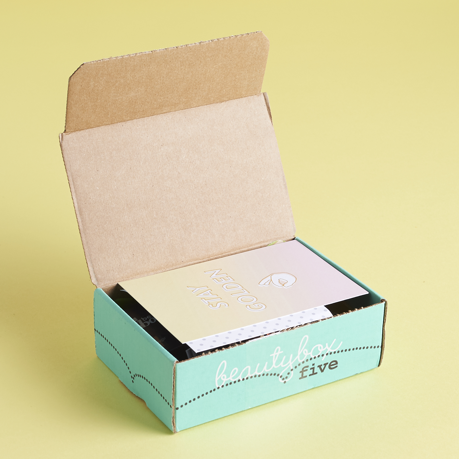 Beauty-box-five-april-2017-0002