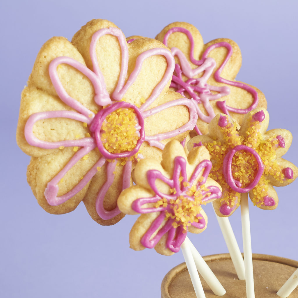 Foodstirs-april-2017-0021-finished-flower-cookies