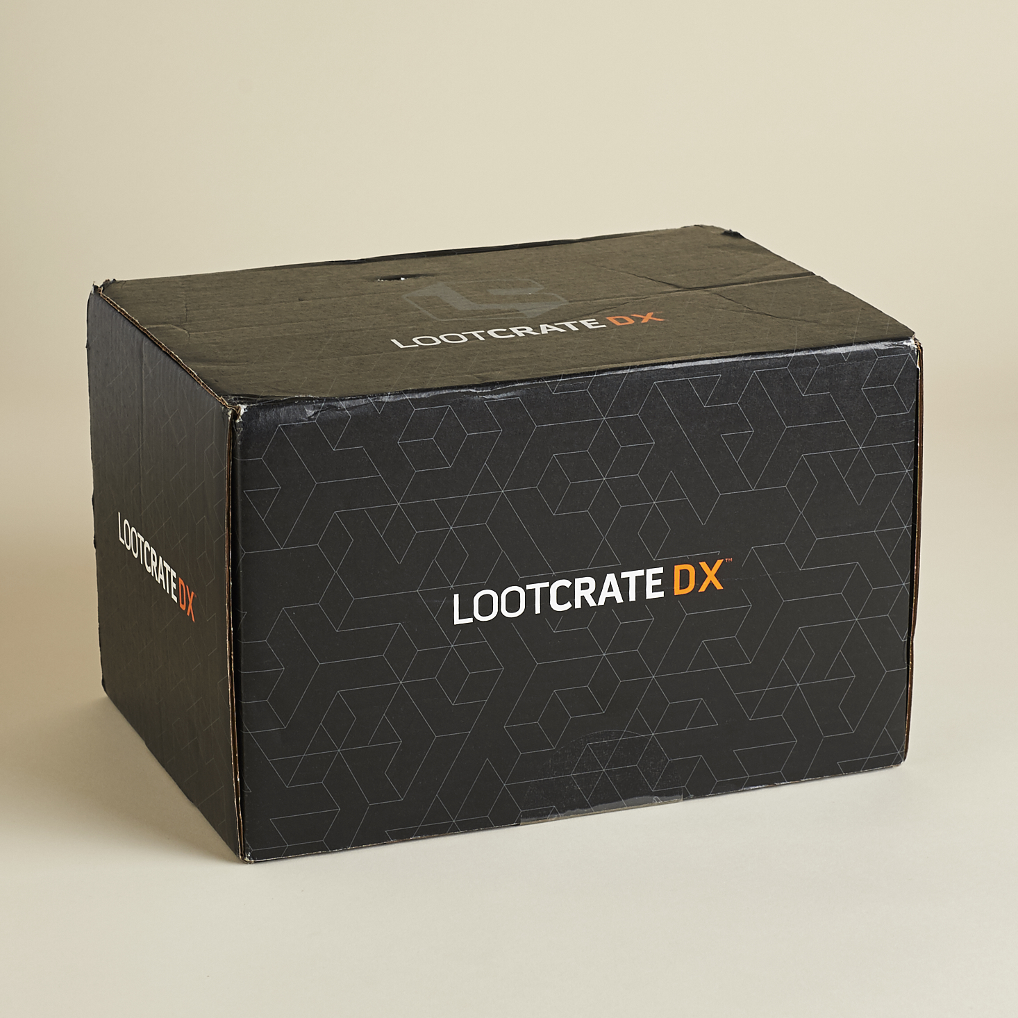 Loot-Crate-DX-April-2017-0001