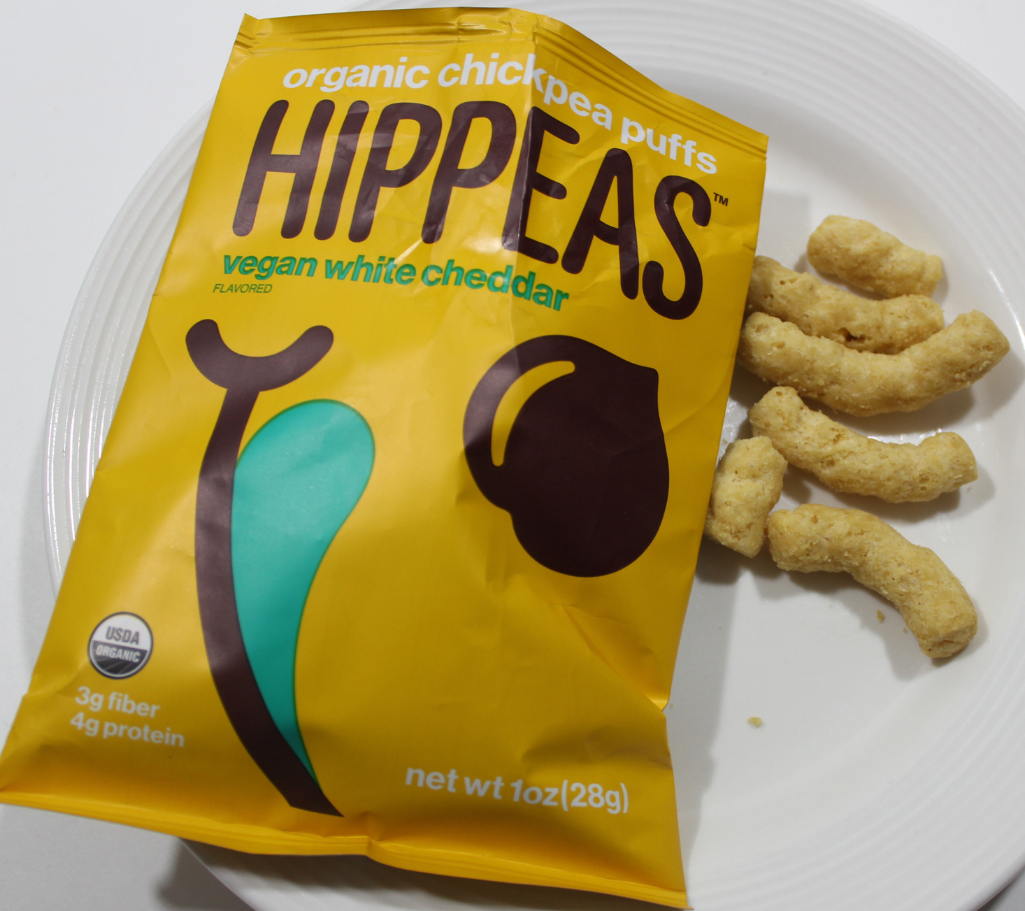 vegan-cuts-snack-april-2017-hippeas