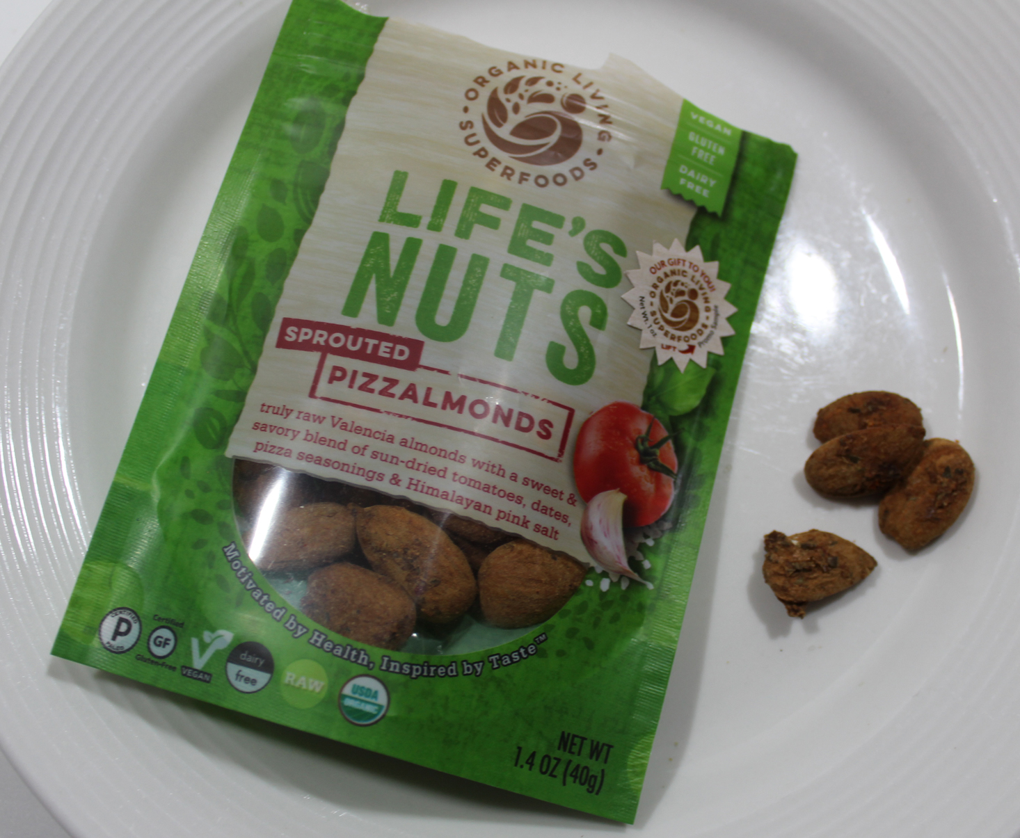 vegan-cuts-snack-april-2017-nuts