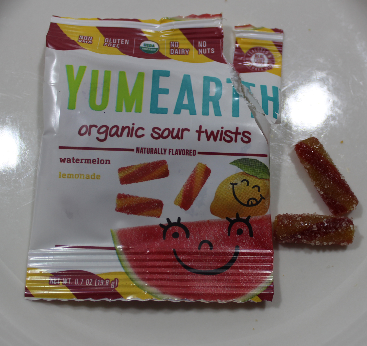 vegan-cuts-snack-april-2017-sour