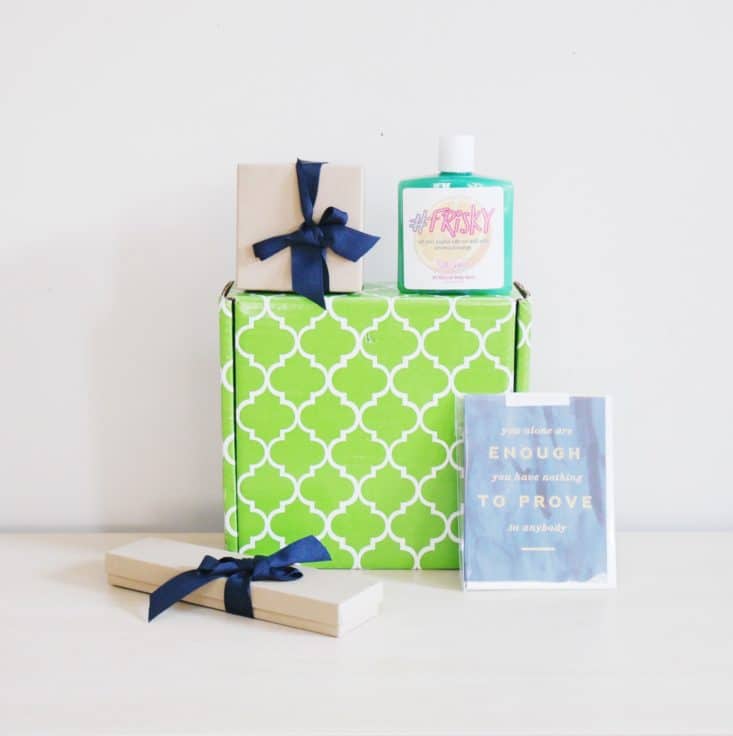 Check out my review of the June 2017 LuxePineapple Post!
