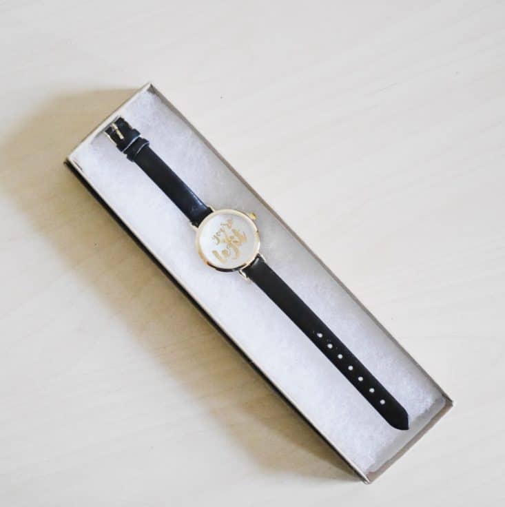 Check out my review of the June 2017 LuxePineapple Post!