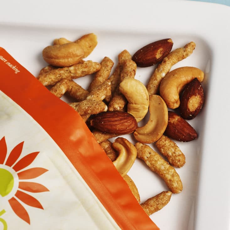 See what healthy snacks are inside the July 2017 Naturebox!