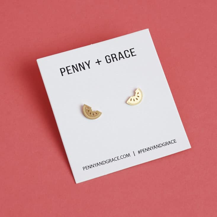 Read my review of the summer jewelry in my July 2017 Penny and Grace box!