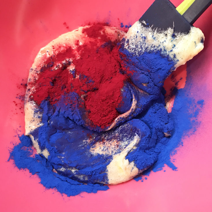 Foodstirs Demo: Mixing Dye into Batter