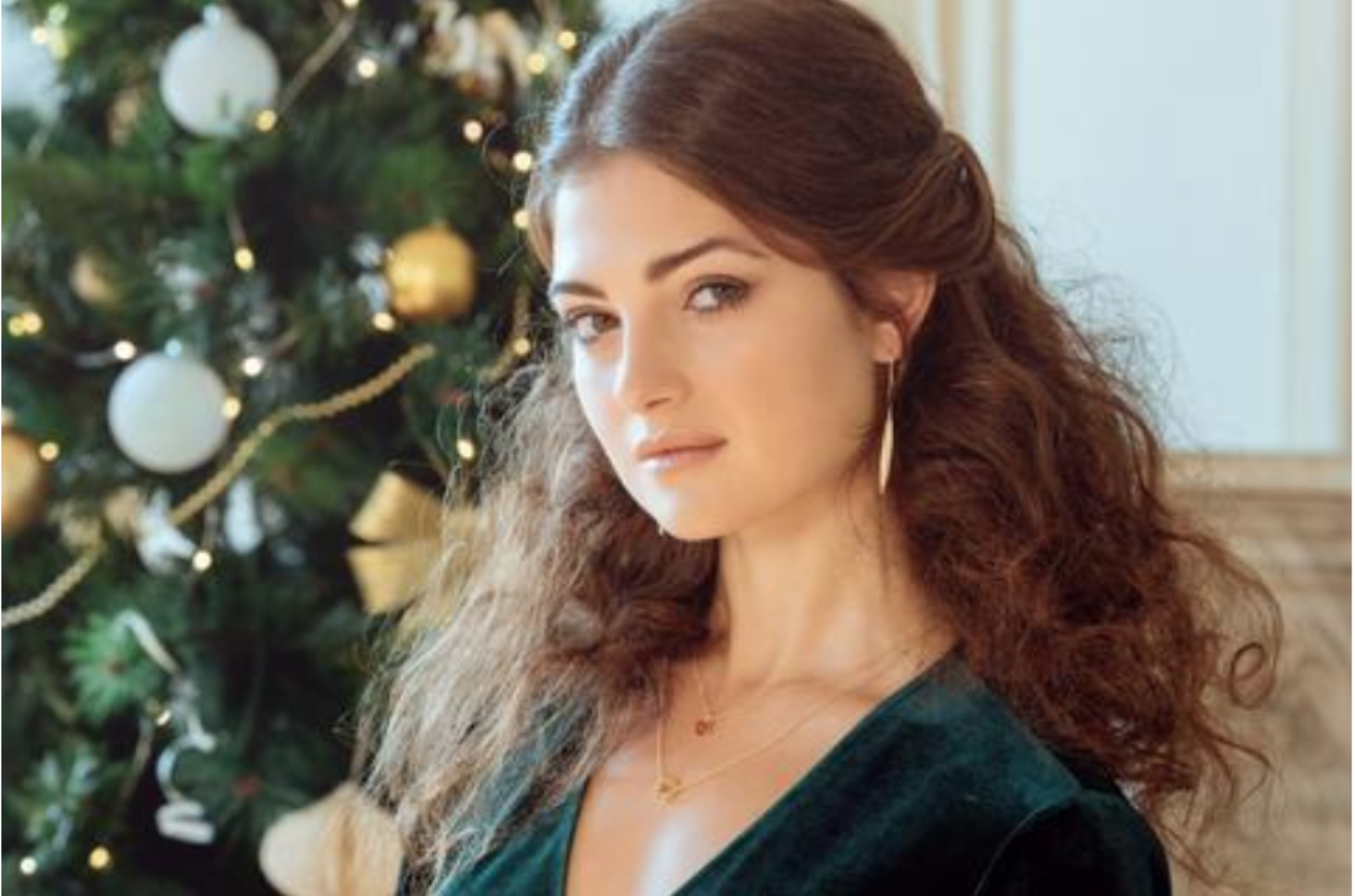 Emma & Chloe Flash Sale –  FREE Earrings with Subscription!