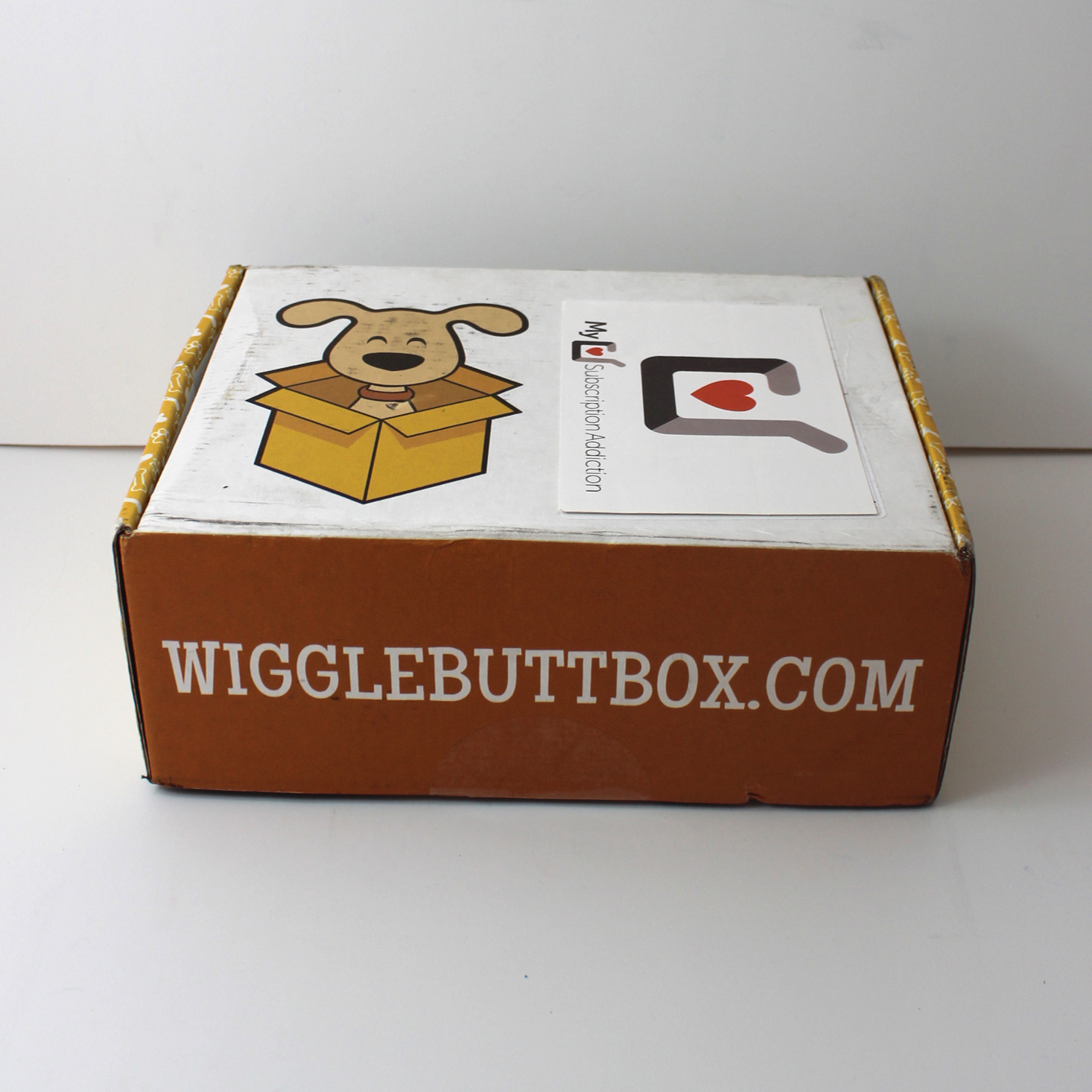 Wigglebutt Box Dog Subscription Review + Coupon – March 2018