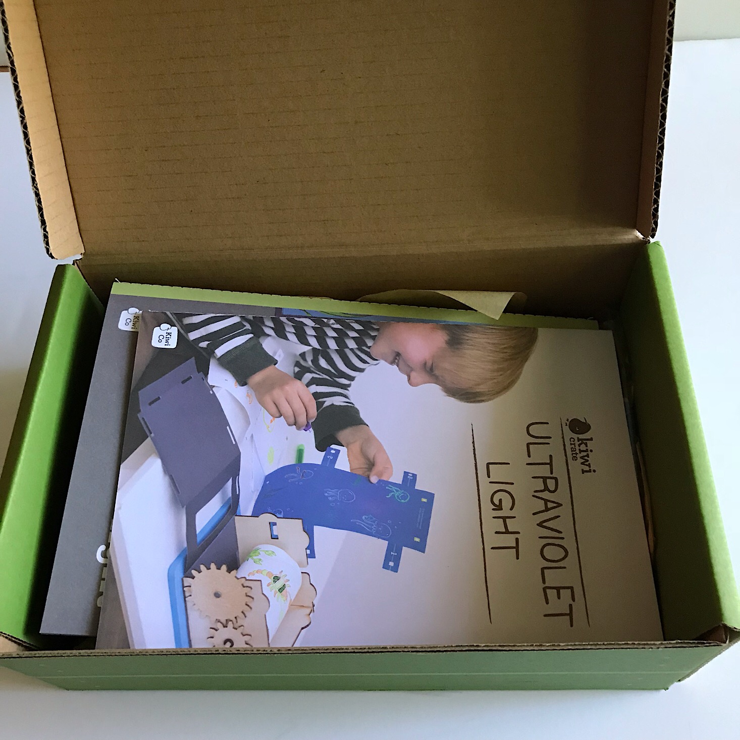 Kiwi Crate Subscription Box Review + Coupon – October 2018