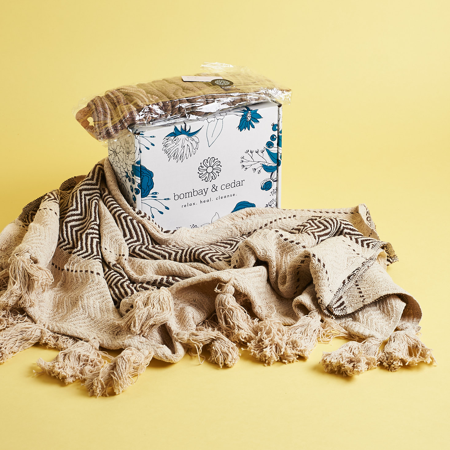 Bombay + Cedar “Cozy” Box Review + Coupon – November 2018