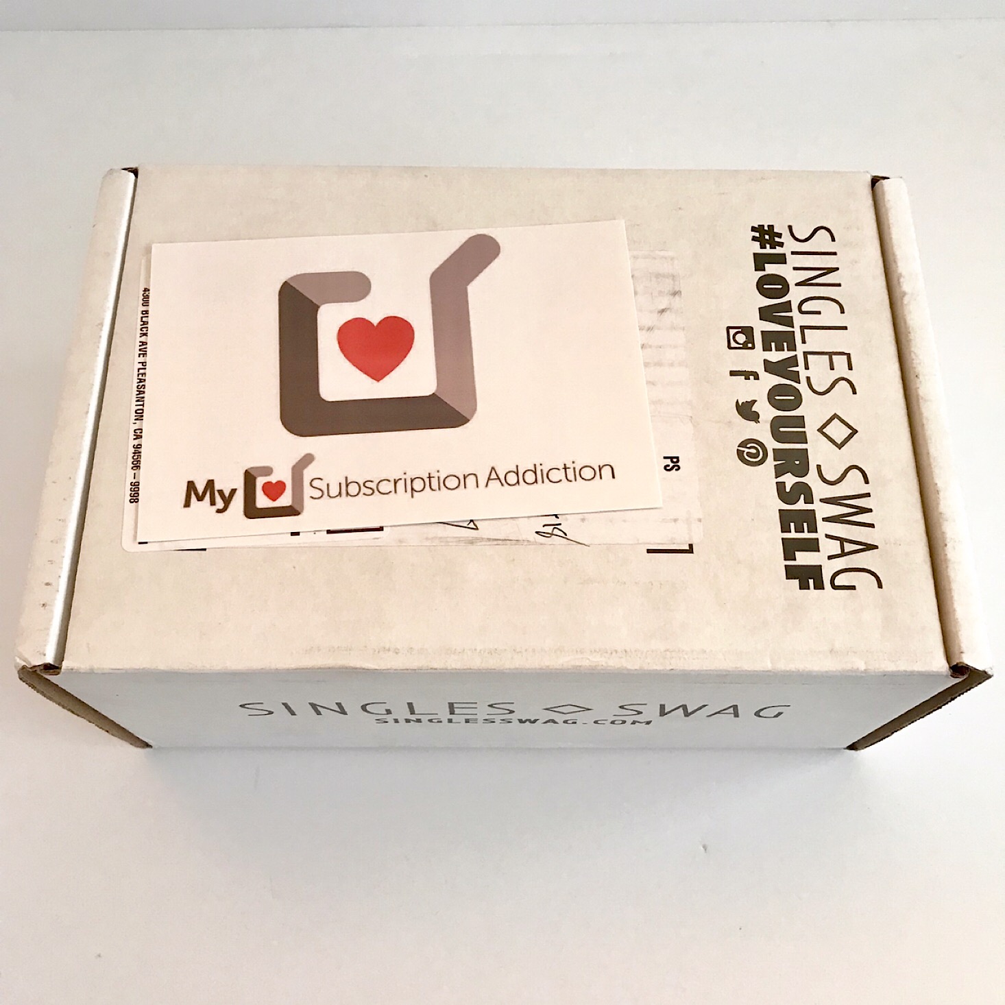 SinglesSwag Subscription Box Review + Coupon – December 2018