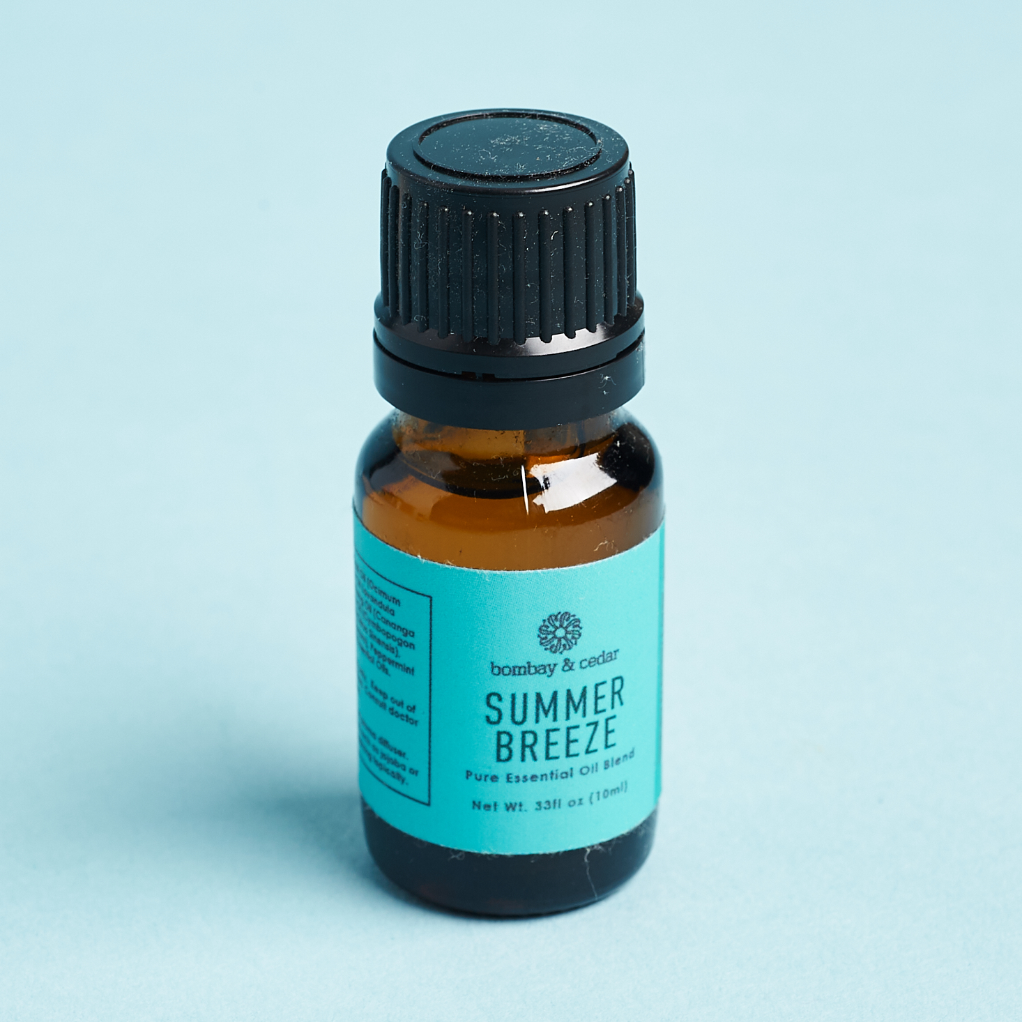 blue label summer breeze essential oil blend bottle