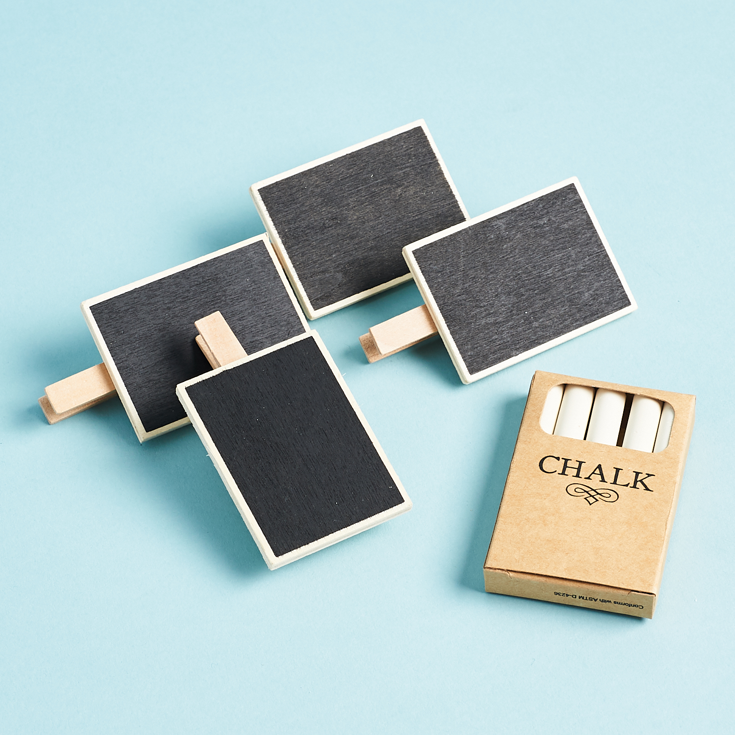 4 mini chalkboards on clips with chalk