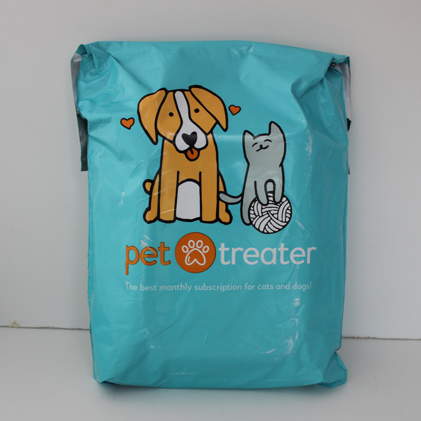 Pet Treater Cat Subscription Box Review + Coupon – April 2019