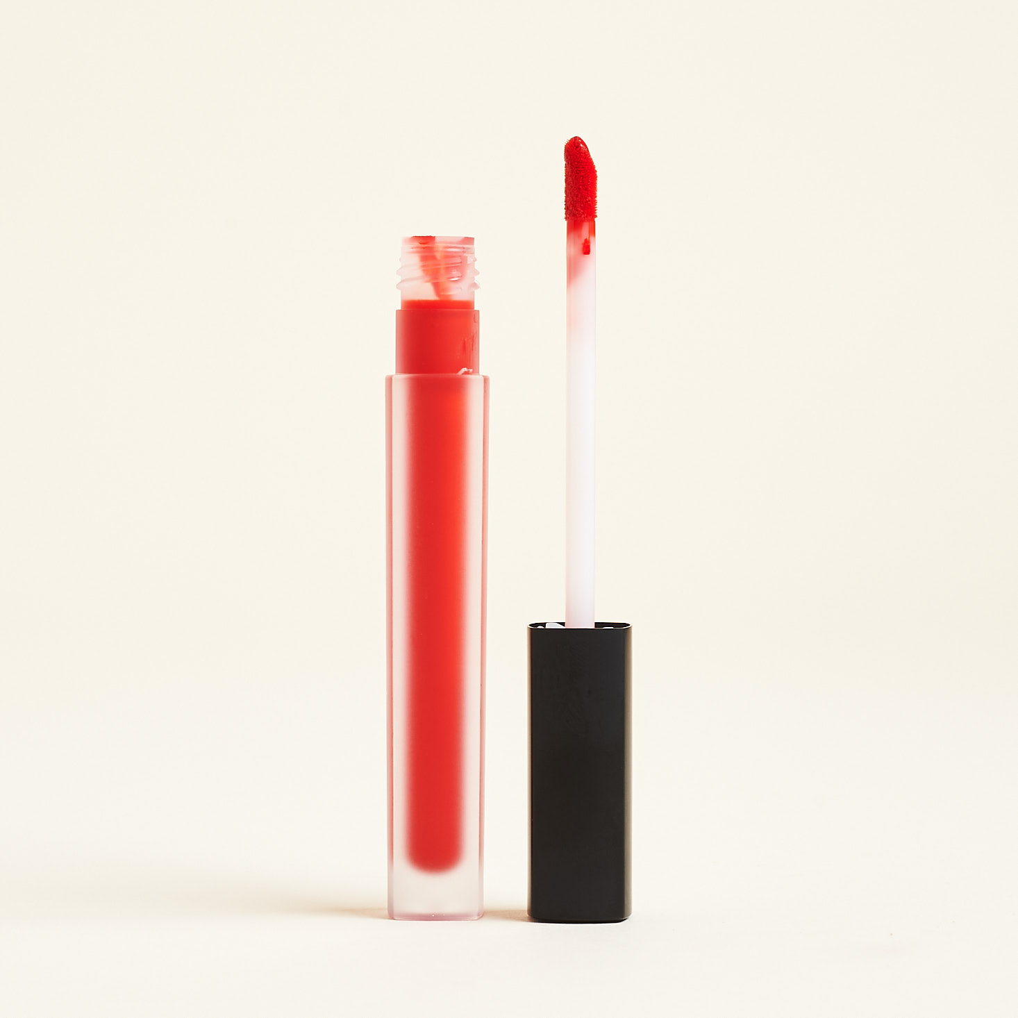 huda beauty lipstick open, to display doe foot applicator