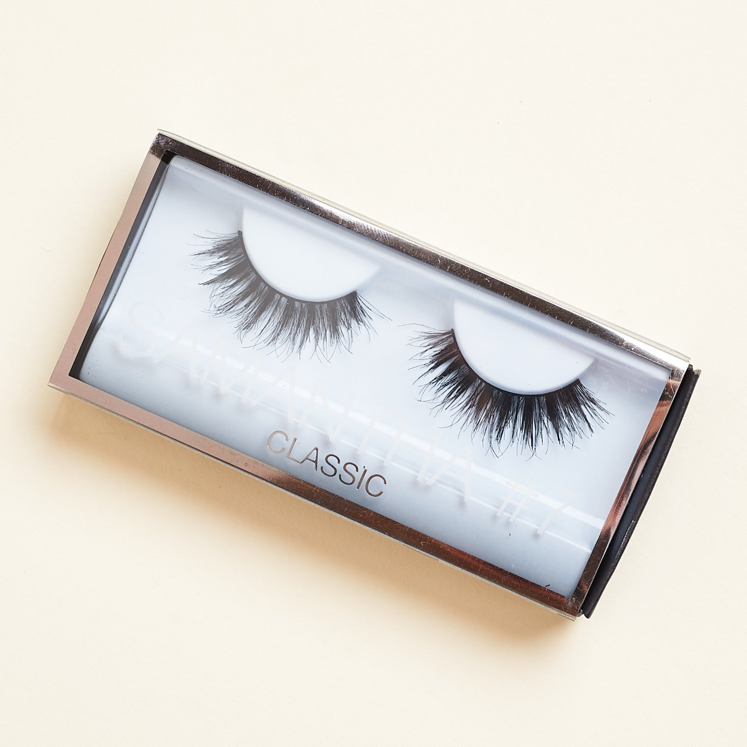 false lashes in packaging