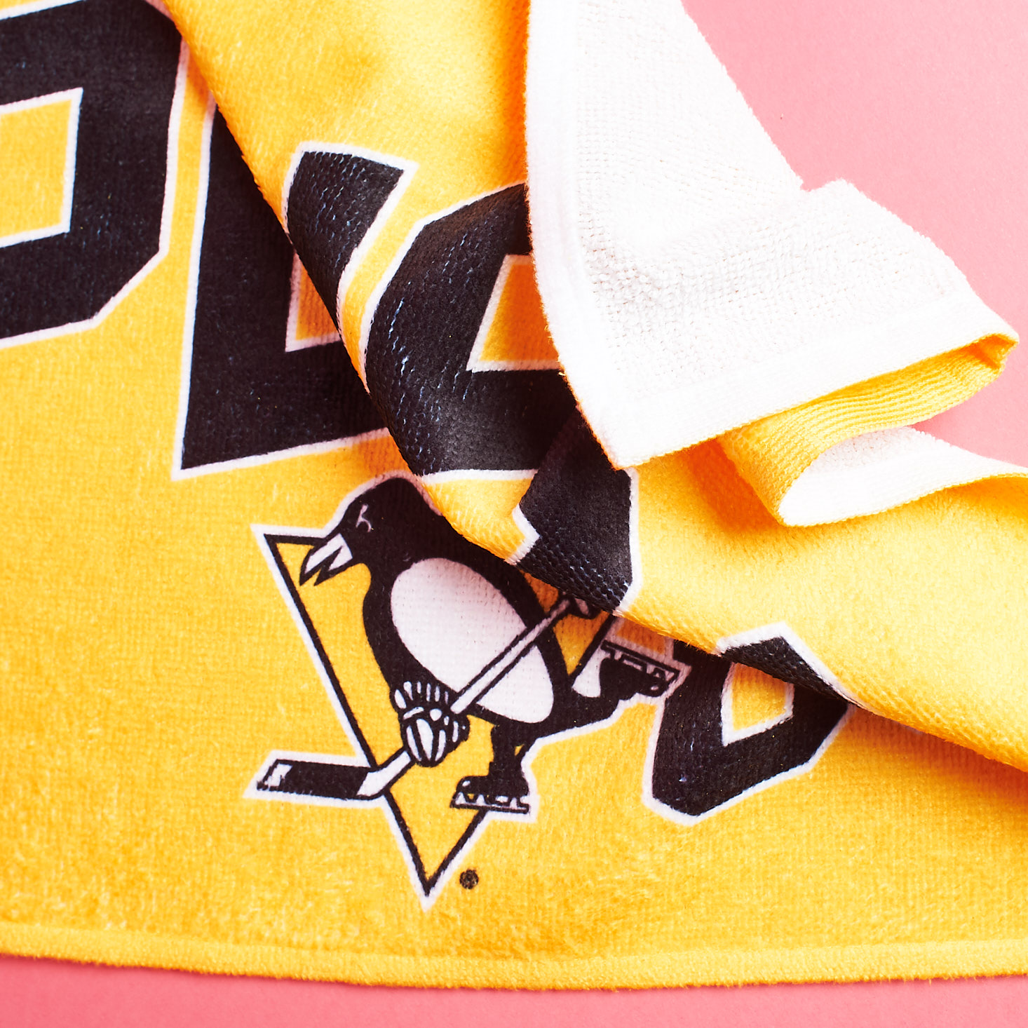 Fanchest Pittsburgh Penguins 2019 box rally towel detail