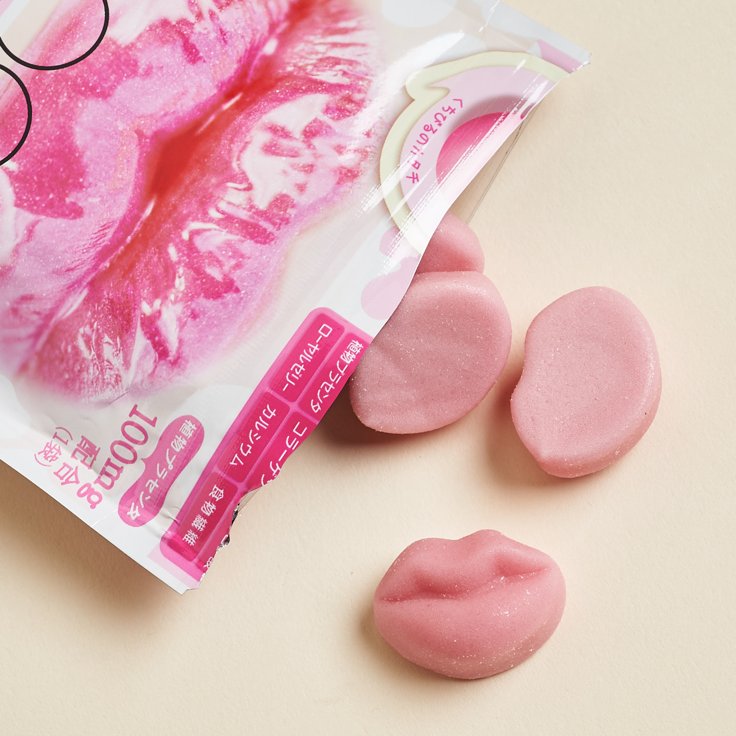 detail shot of lip shaped gummy vitamins
