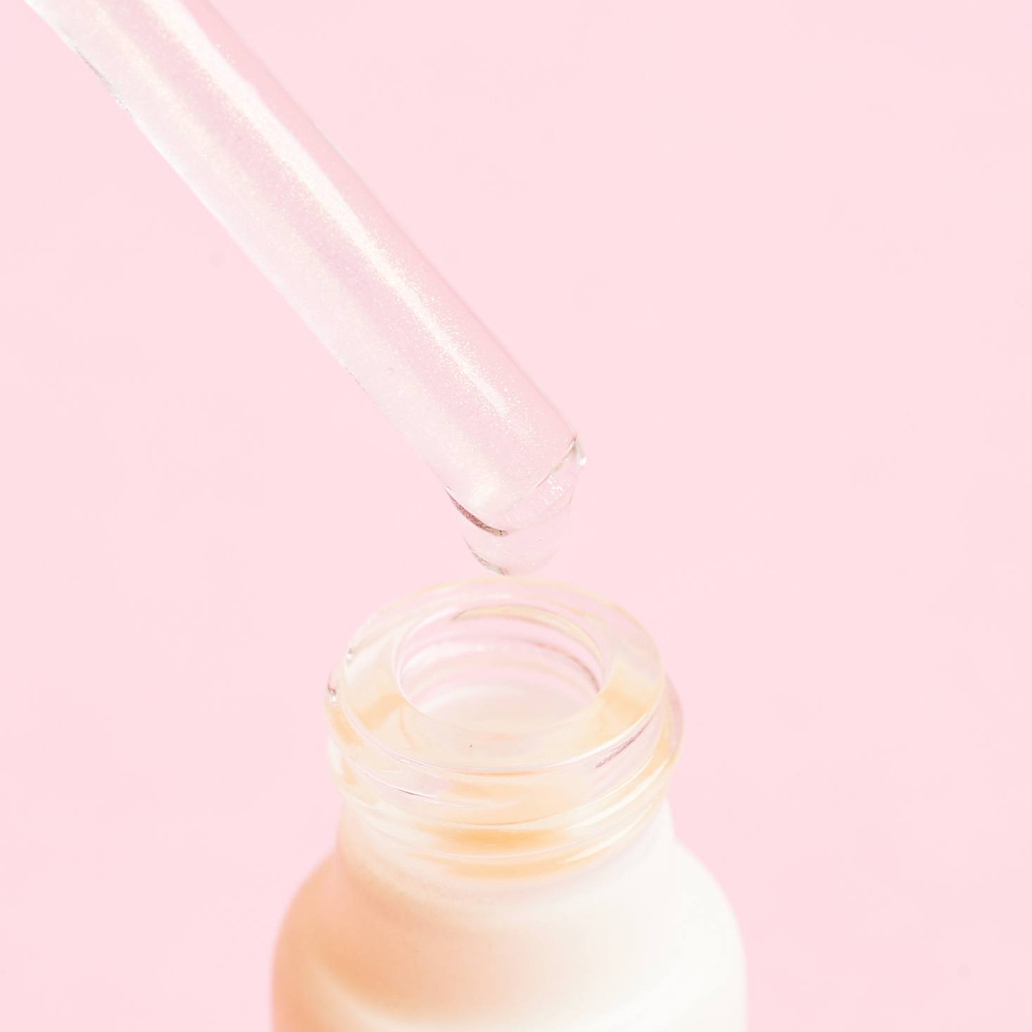 close up of dropper for ILIA True Skin Radiant Priming Serum