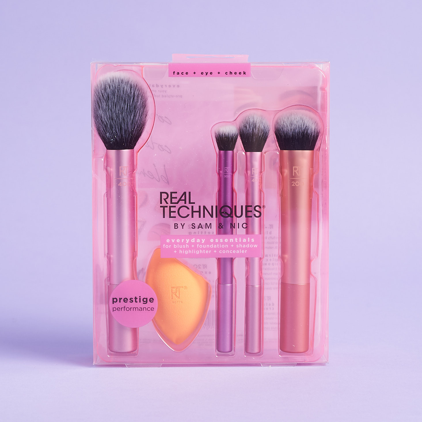 Real Techniques Everyday Essentials Brush Set in box