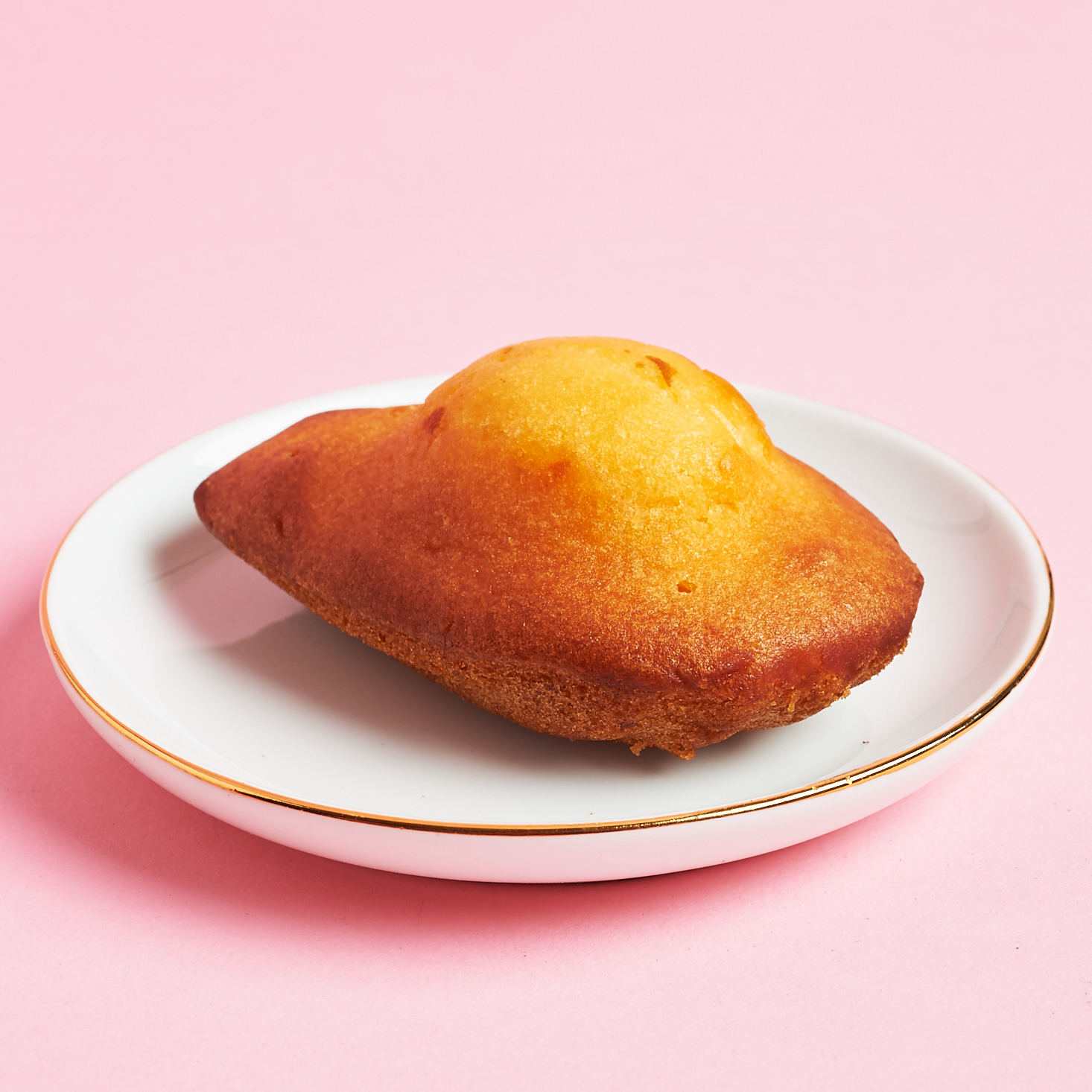 unwrapped OUI LOVE IT CLASSIC MADELEINE on plate