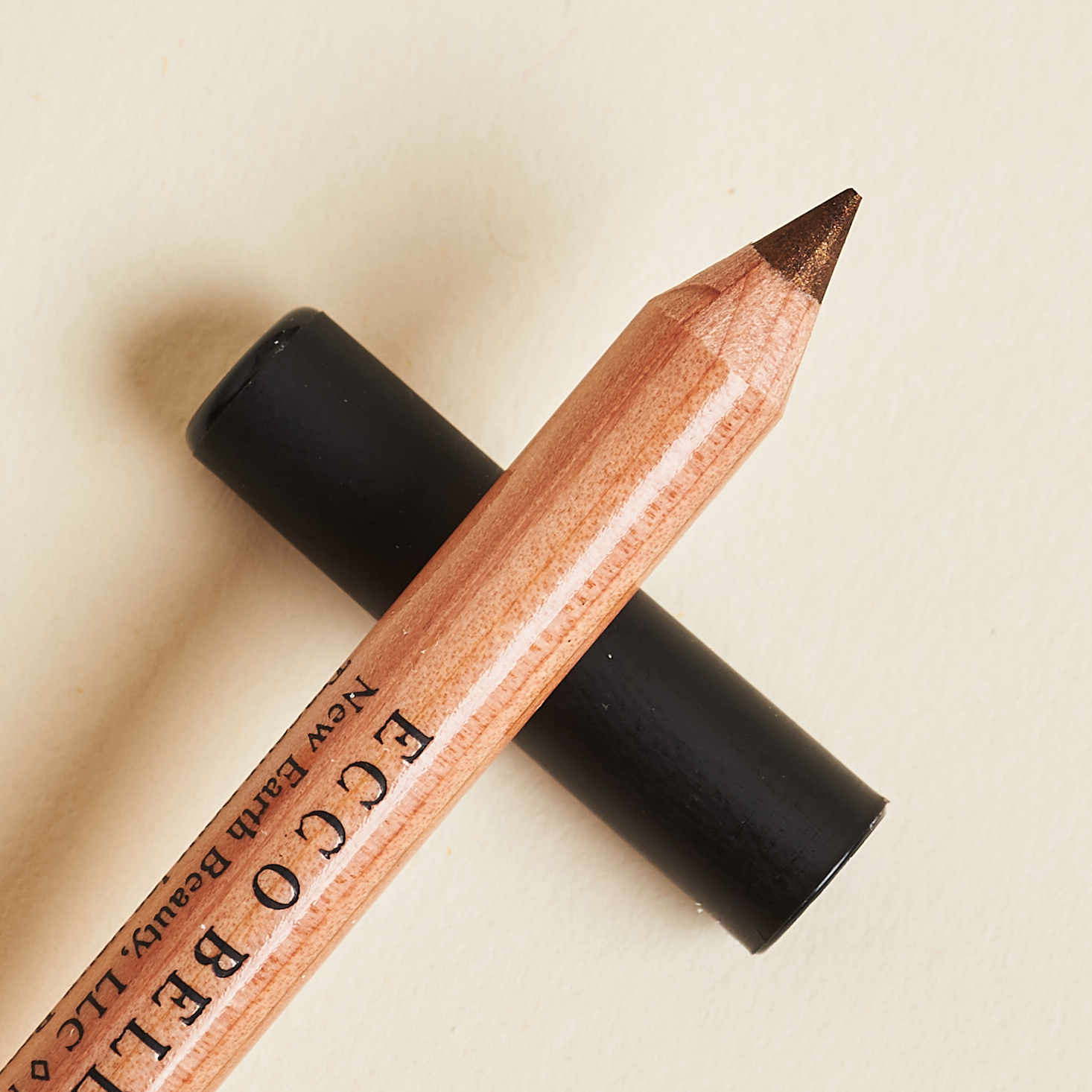 close up of tip of Ecco Bella Soft Eyeliner Pencil in Bronze