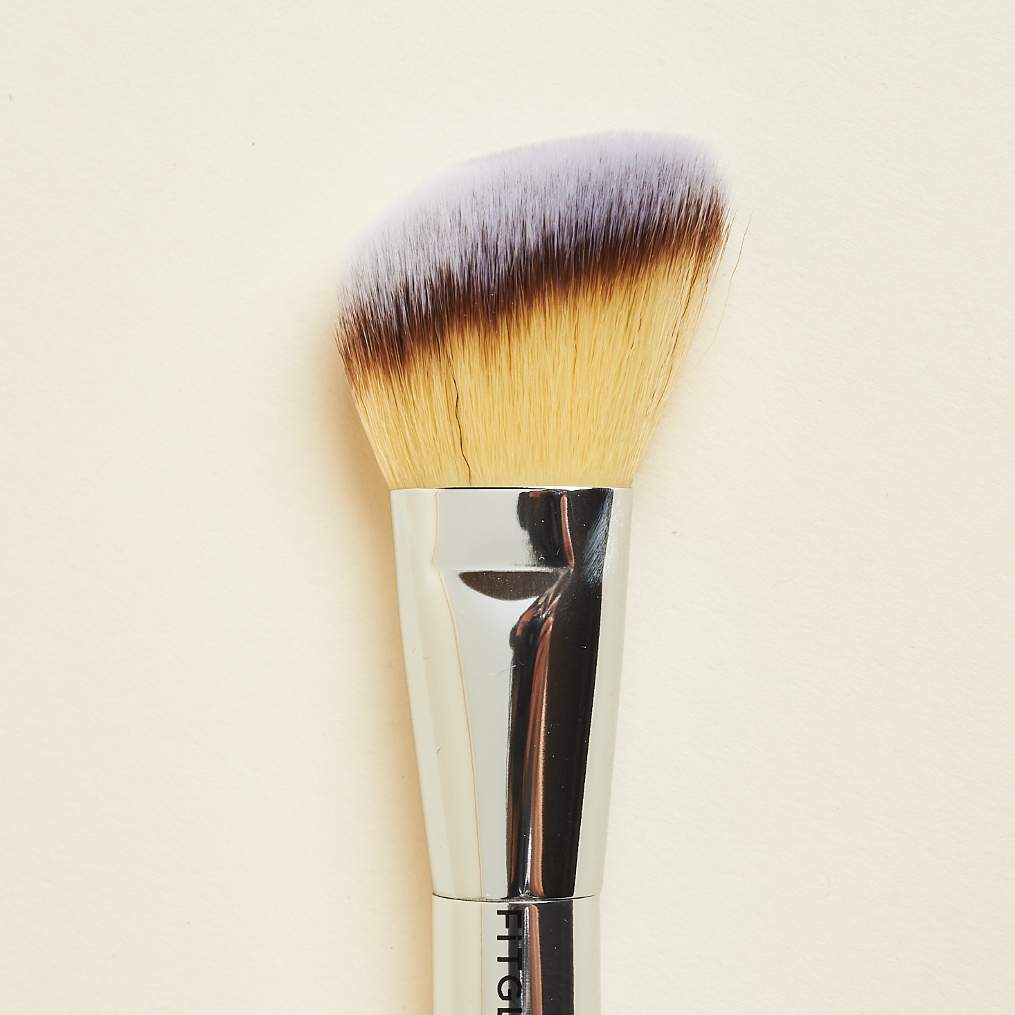 closed up of angled end of Fitglow Beauty Teddy Double Cheek Brush