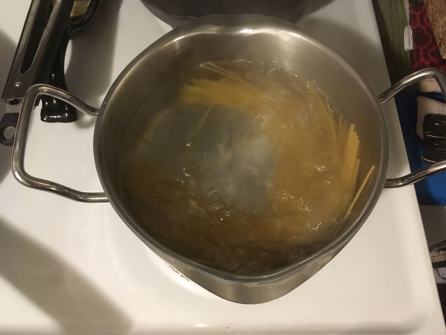 shrimp florentine spaghetti boiling