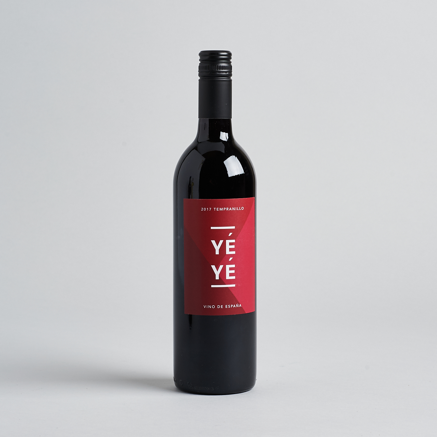 Winc September 2019 - 2017 Yé-Yé Tempranillo full bottle view