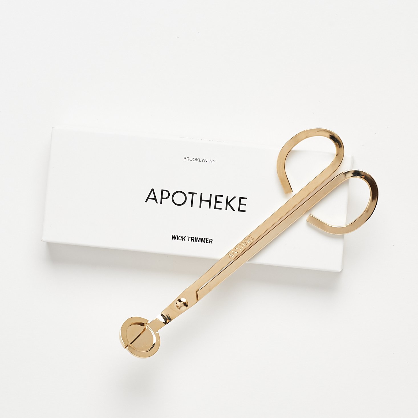 Apotheke Wick Trimmer leaning against box