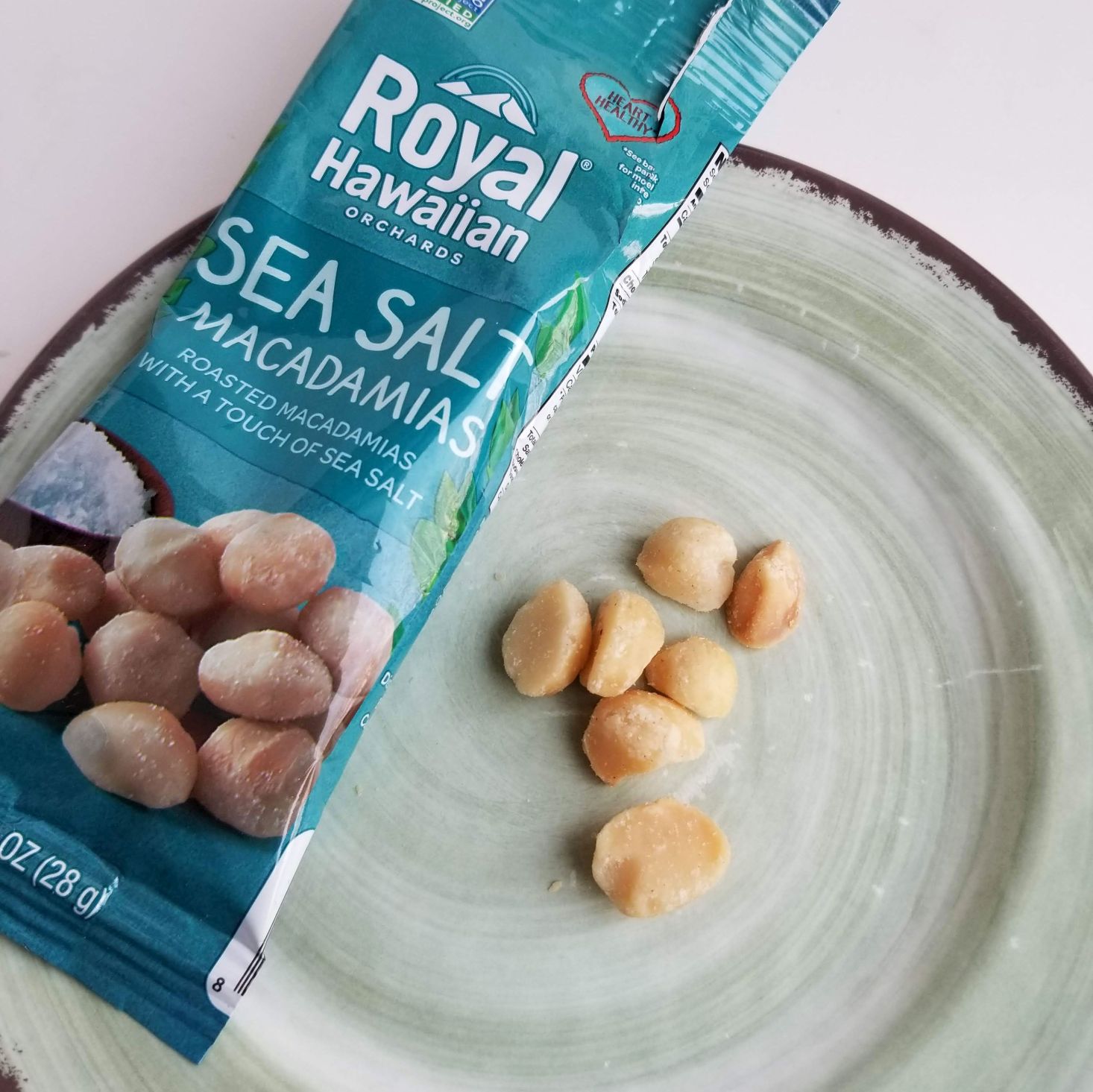 Snack Nation December 2019 macadamia nuts open