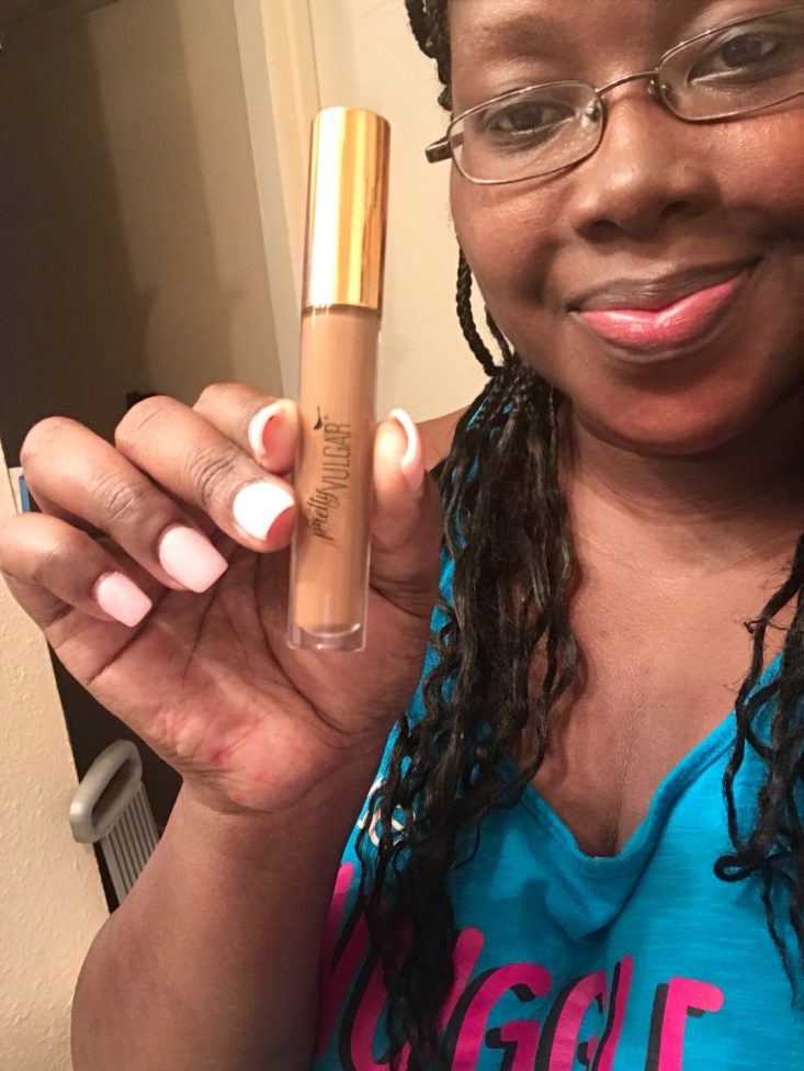 Boxycharm Tutorial January 2020 - Holding Concealer Product