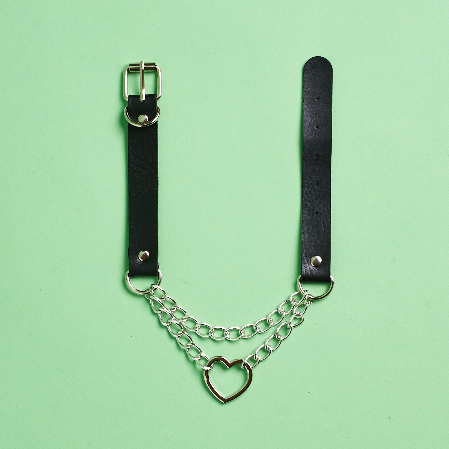 Festival Fashion Box February 2020 - heart choker unclasped