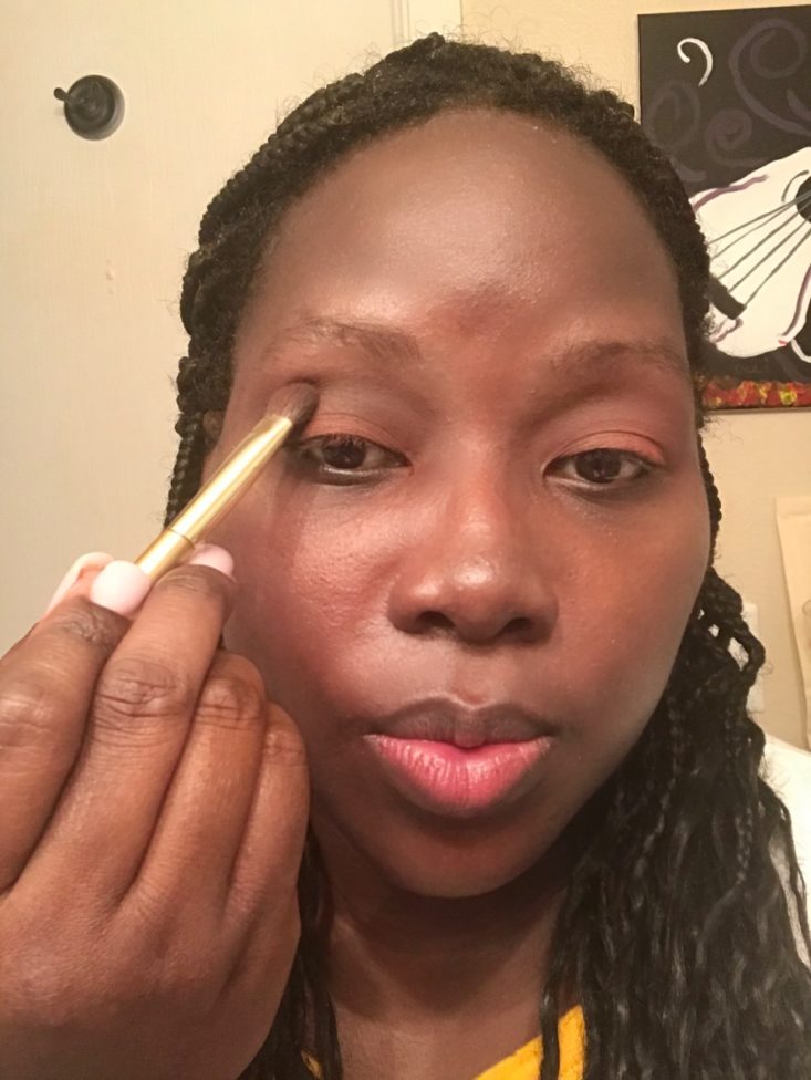 Boxycharm Tutorial March 2020 - Holding Gold Brush In Crease Area