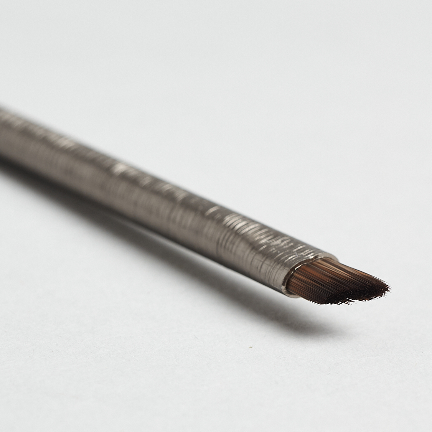 profile view of Urban Decay UD Pro Angled Eyeliner E-214 Brush to show width