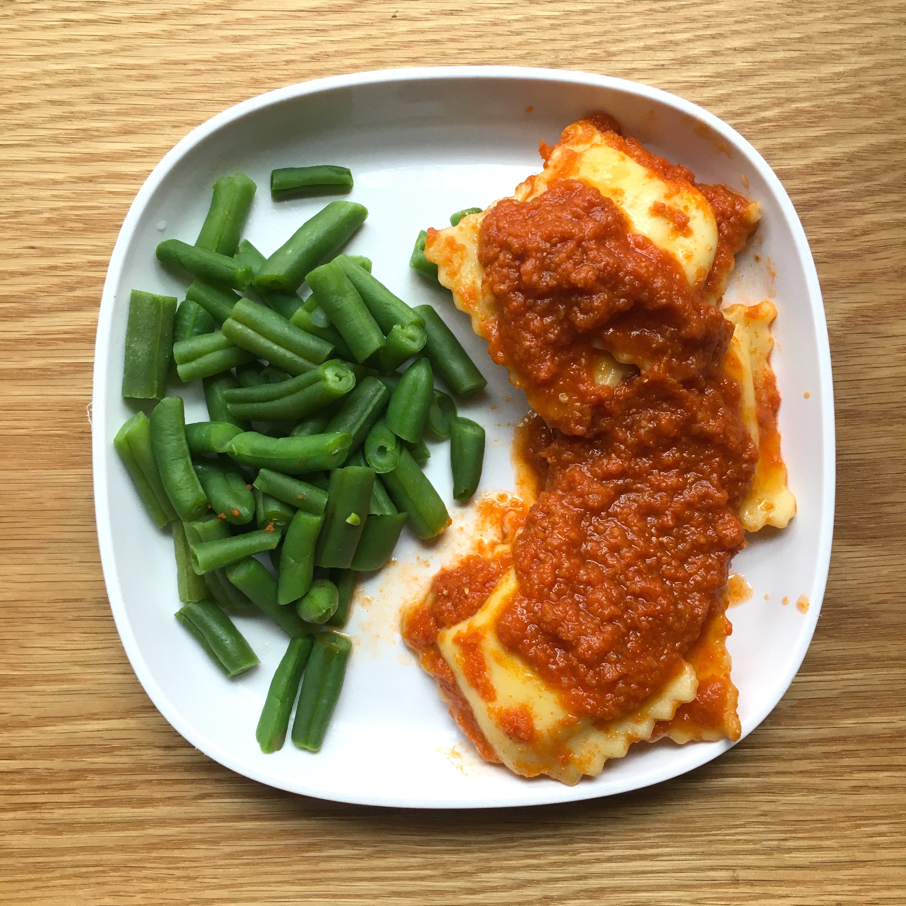 Yumble Subscription cheese ravioli and green beans kids meal