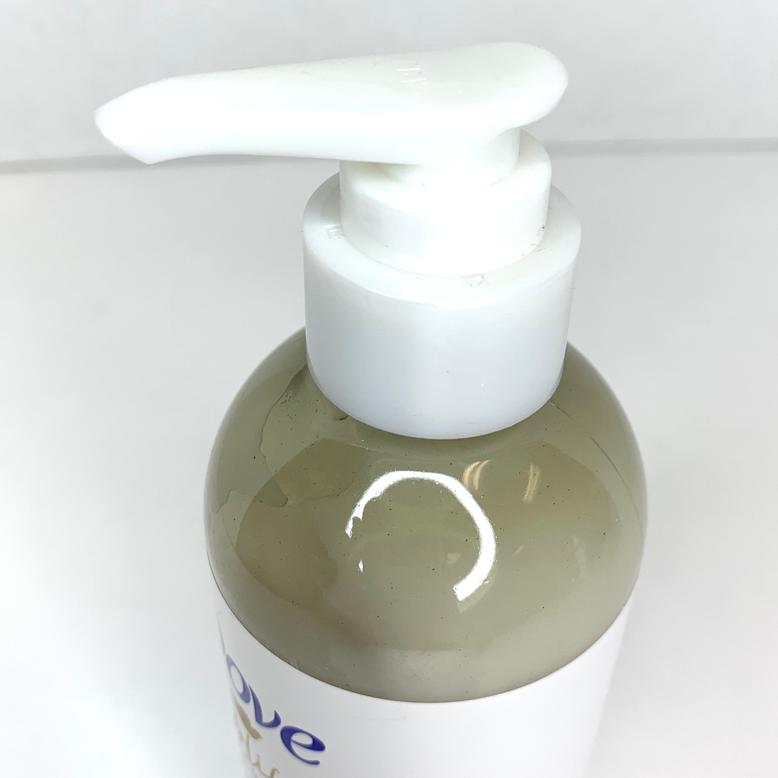 Dove Amplified Textures Moisture Locking Leave-In Conditioner Close-Up for Cocotique April 2020