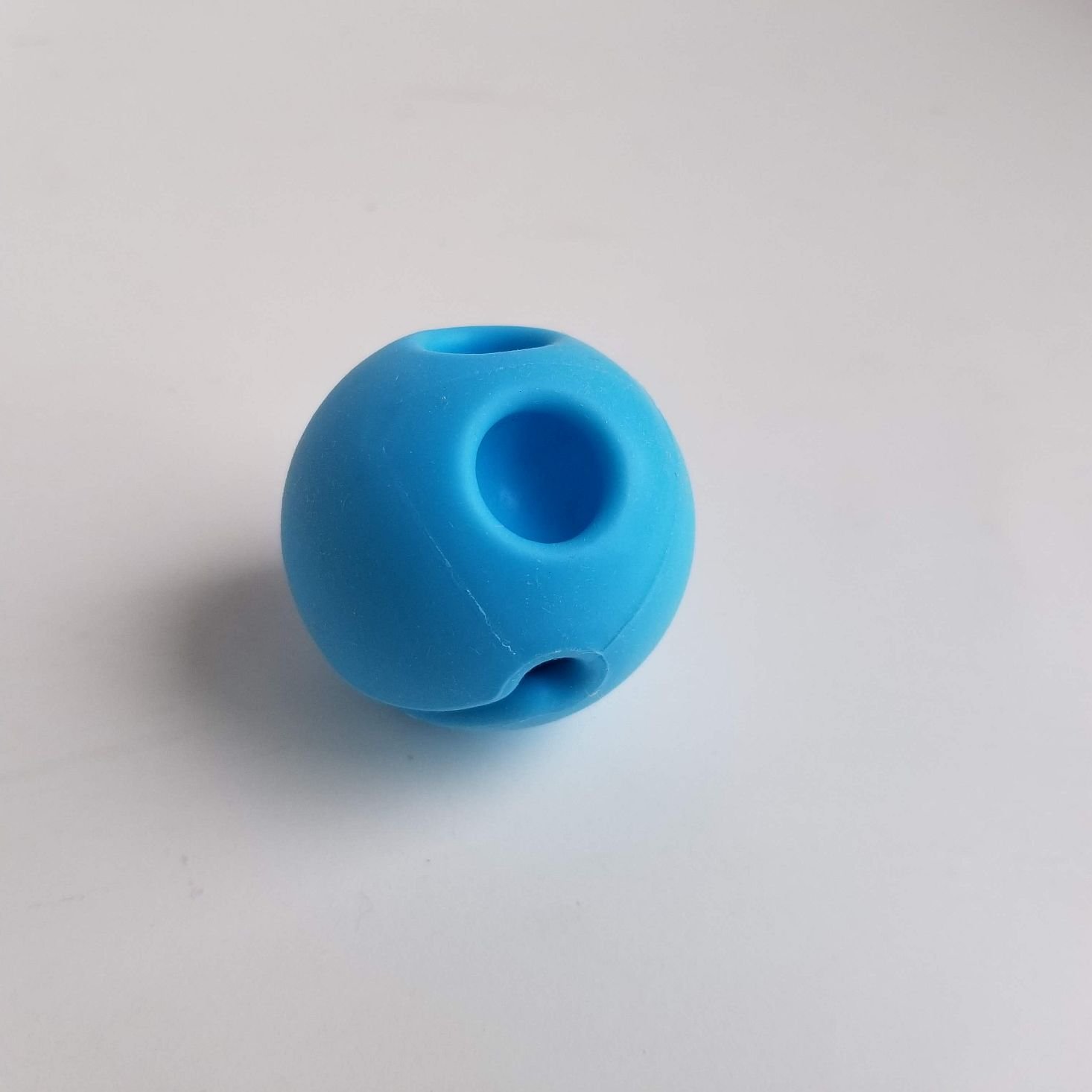 Ecocentric Moms Box May 2020 teether ball 2