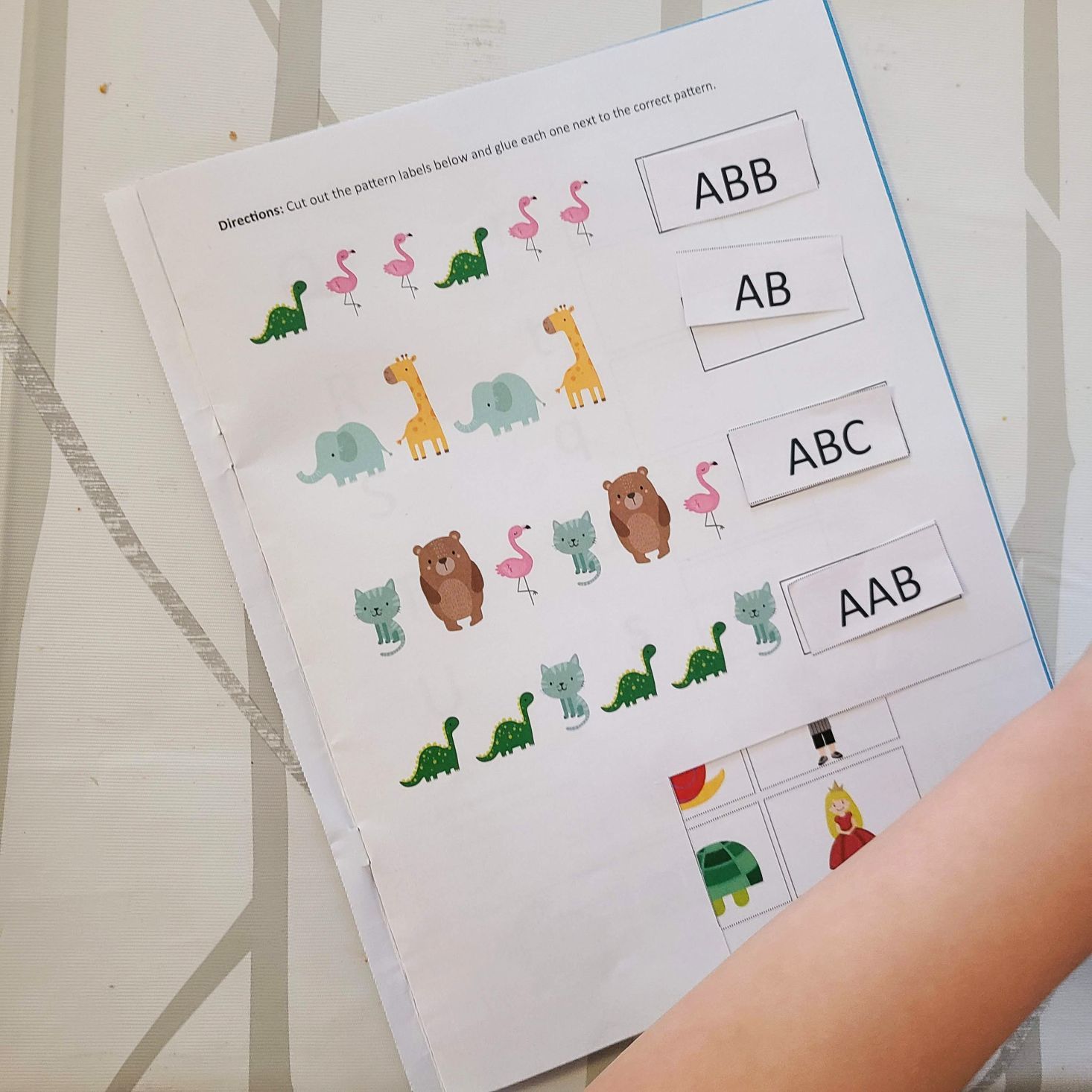 Preschool Box June 2020 pattern identification activity