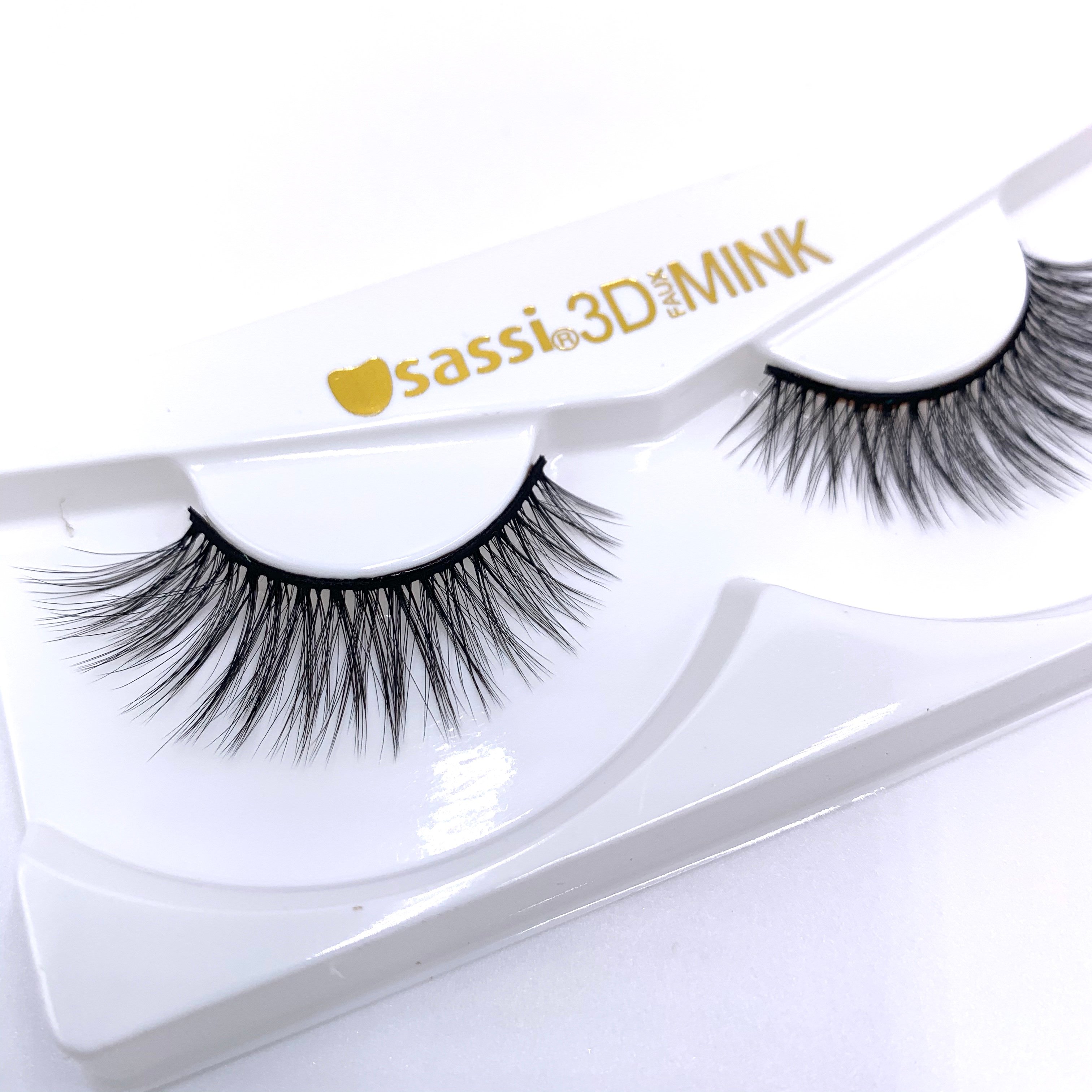 Sassi 3-D Faux Mink Lashes - Classy Lashes Close-Up for Cocotique September 2020