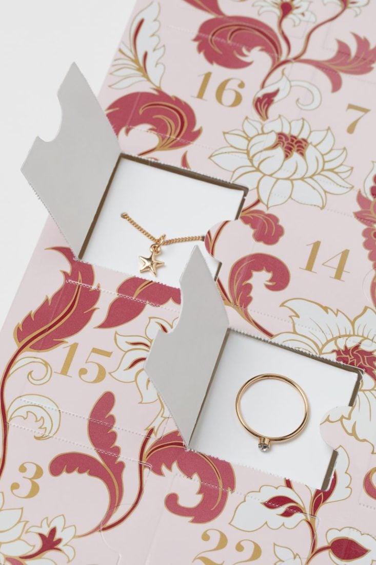 Jewelry open in H&M Advent Calendar 2020