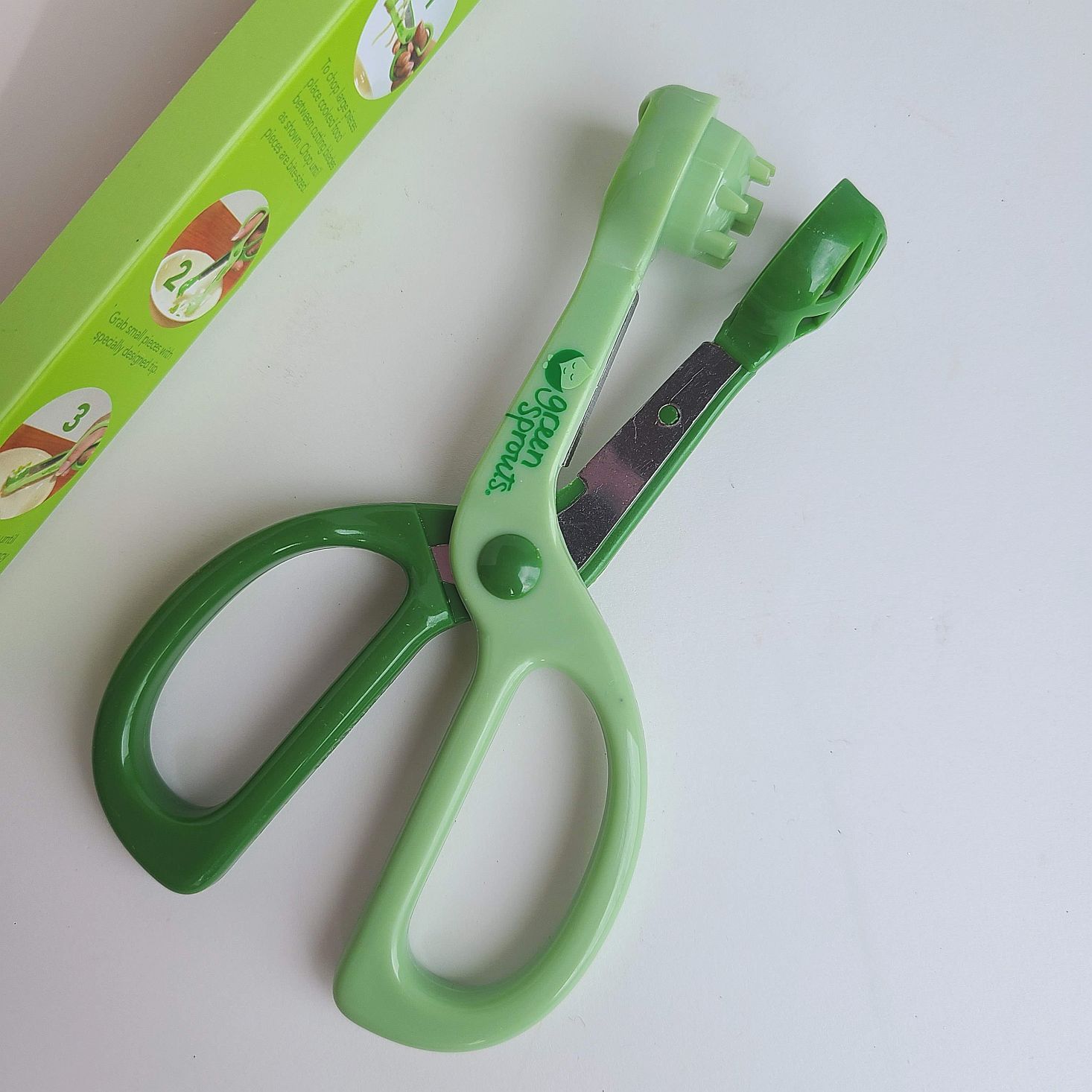 Ecocentric Moms Box November 2020 baby food scissors close up