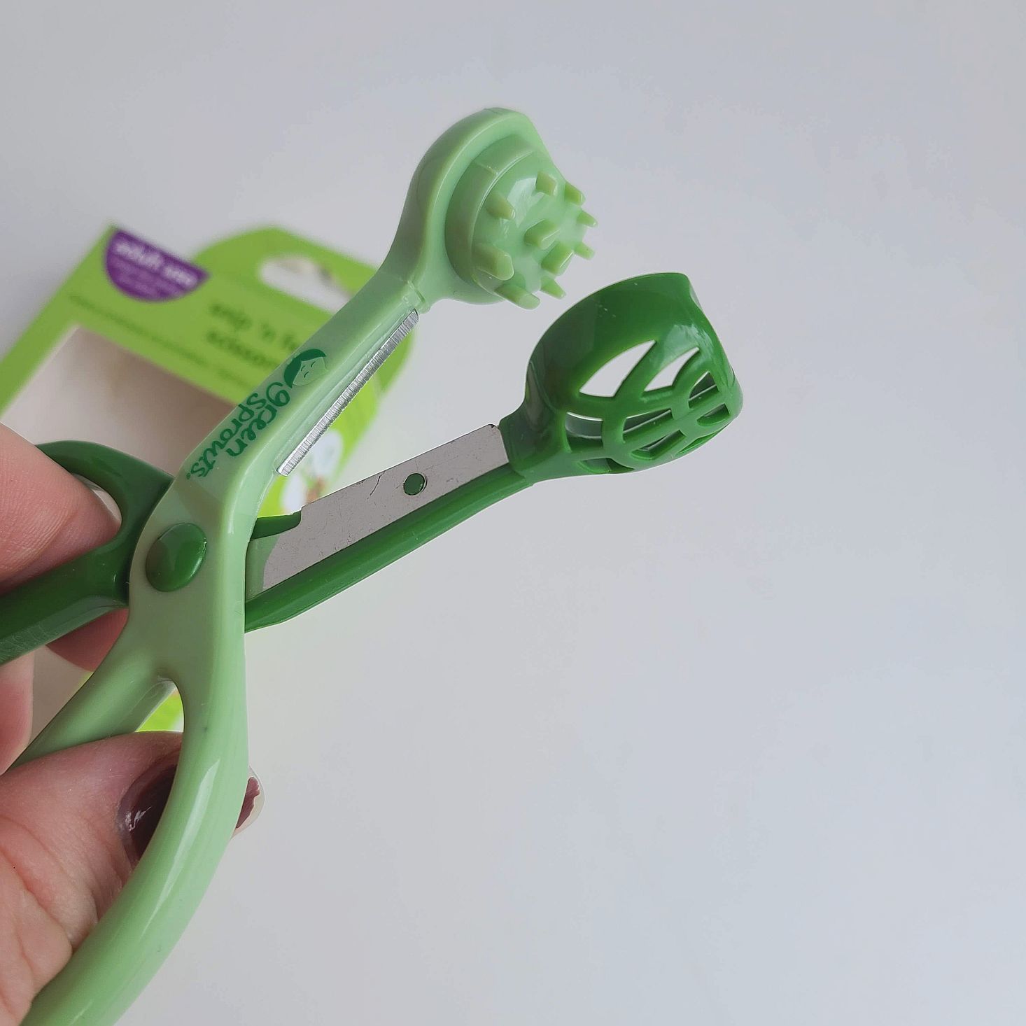 Ecocentric Moms Box November 2020 baby food scissors close up 2